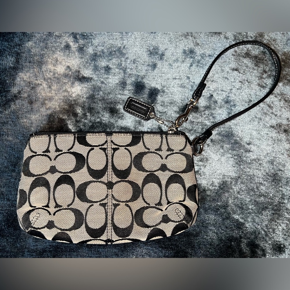 Coach Legacy Black & Tan Signature Canvas Wristlet with Turn-Lock vintage EUC ♥️ - Picture 8 of 13